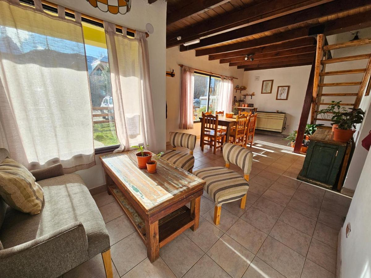 Yellow House Cottage El Chalten Bagian luar foto